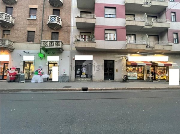 locale commerciale in vendita a Torino in zona Lingotto