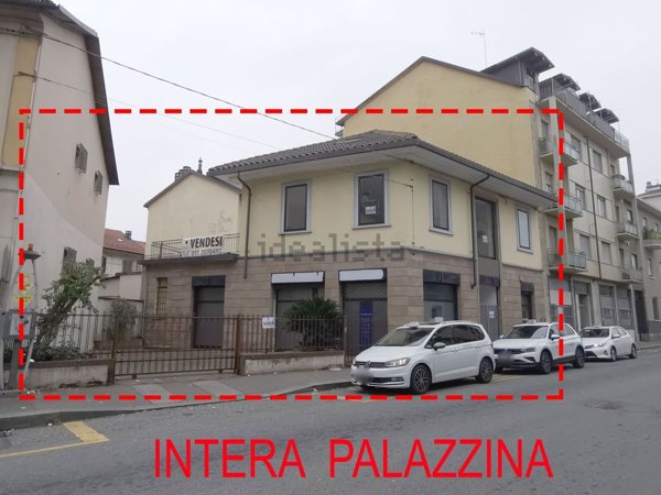 locale commerciale in vendita a Torino in zona Cit Turin