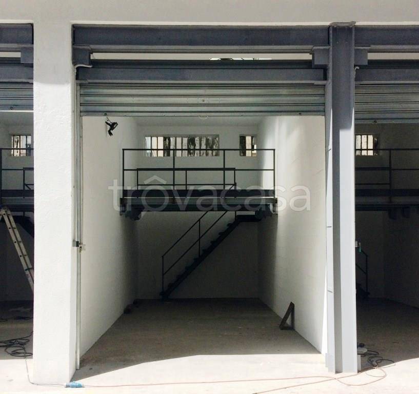 locale di sgombero in vendita a Torino in zona Mirafiori Nord