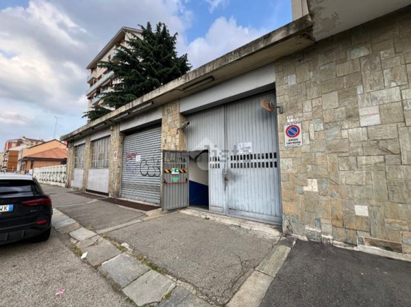 ufficio in vendita a Torino in zona Lucento