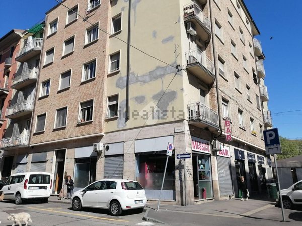 locale commerciale in vendita a Torino in zona Millefonti