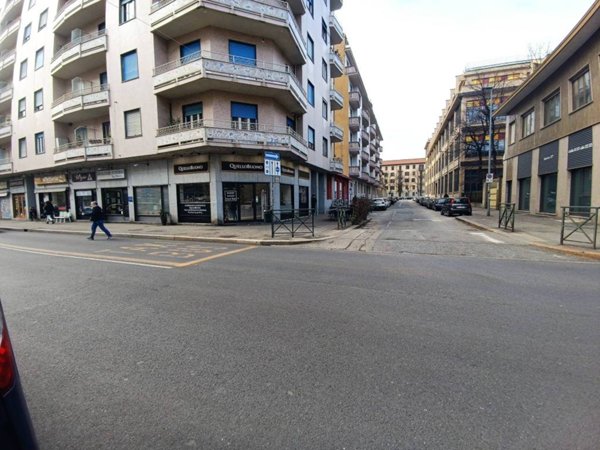 negozio in vendita a Torino in zona Lingotto