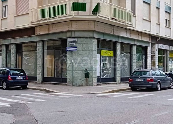 negozio in vendita a Torino in zona Cenisia