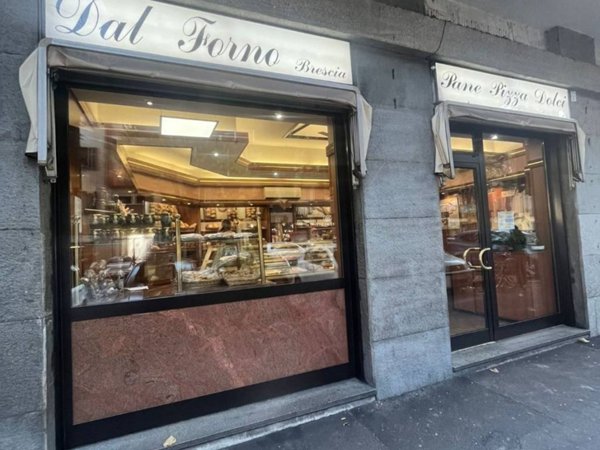 negozio in vendita a Torino in zona Aurora