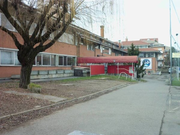 negozio in vendita a Torino in zona Lucento