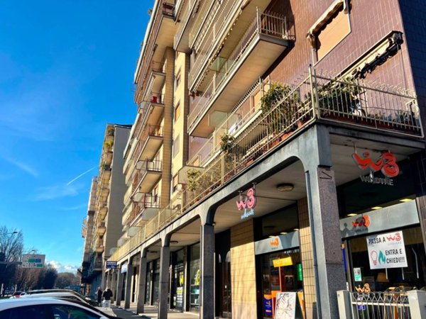 negozio in vendita a Torino in zona Rebaudengo