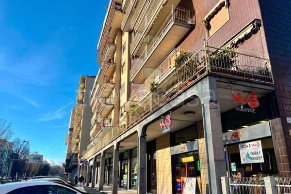 negozio in vendita a Torino in zona Rebaudengo