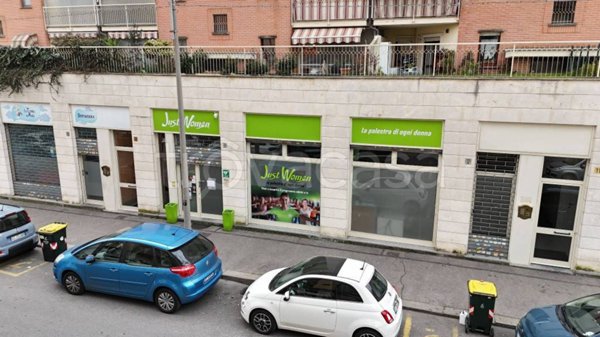 negozio in vendita a Torino in zona Madonna di Campagna