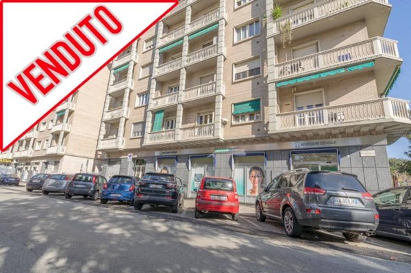 locale commerciale in vendita a Torino