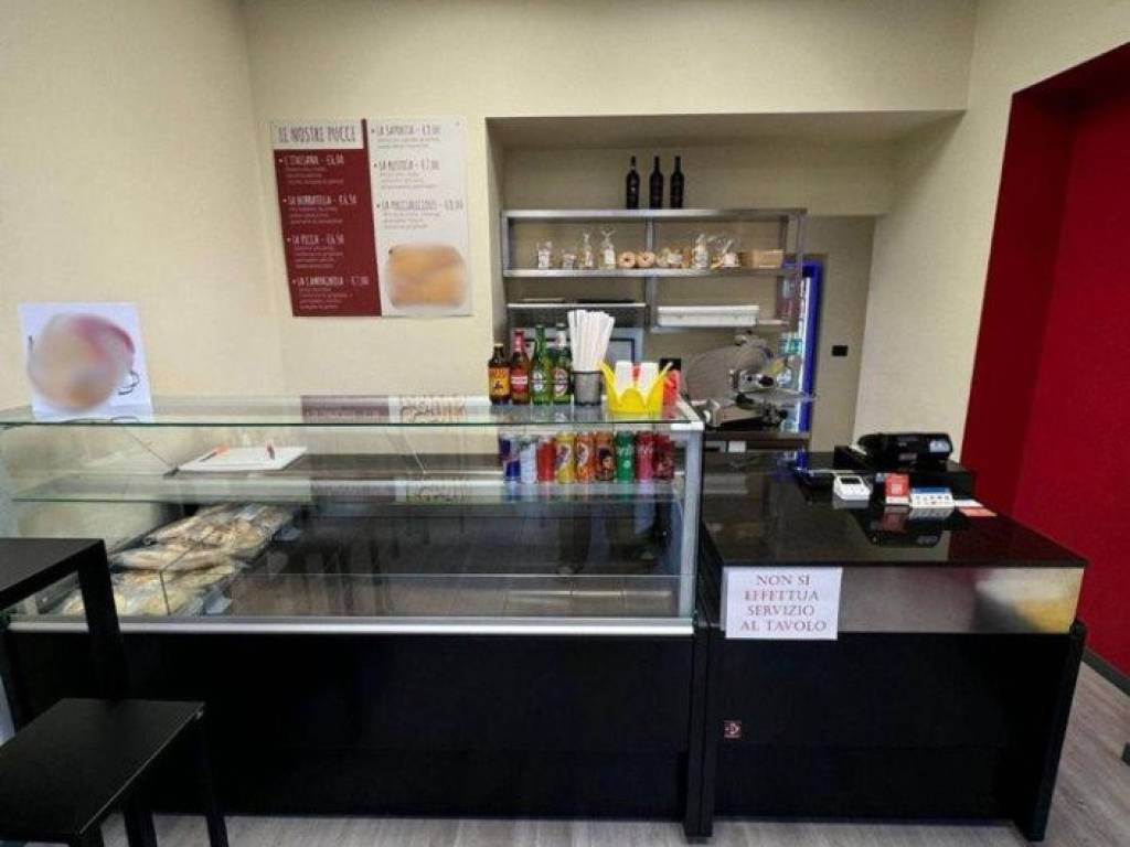 locale commerciale in vendita a Torino in zona Borgo San Paolo