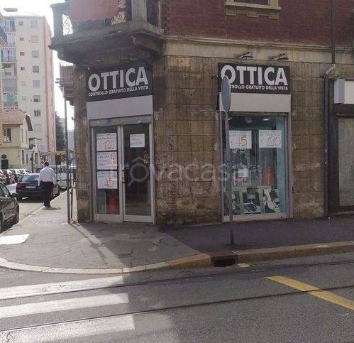 negozio in vendita a Torino in zona Borgata Vittoria