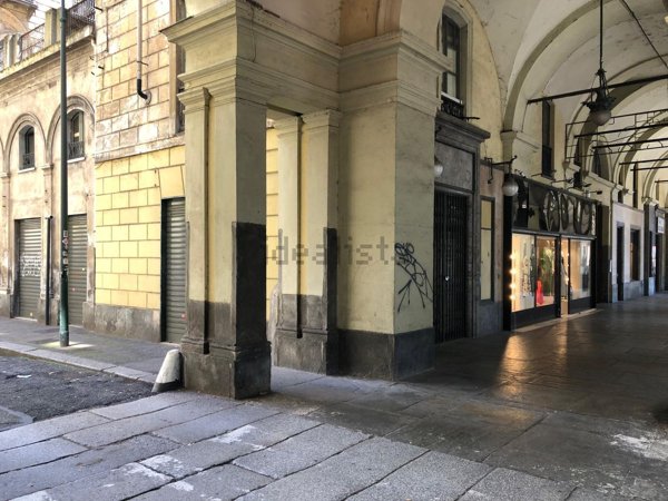 locale commerciale in vendita a Torino