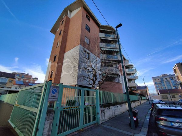 locale commerciale in vendita a Torino in zona Parella