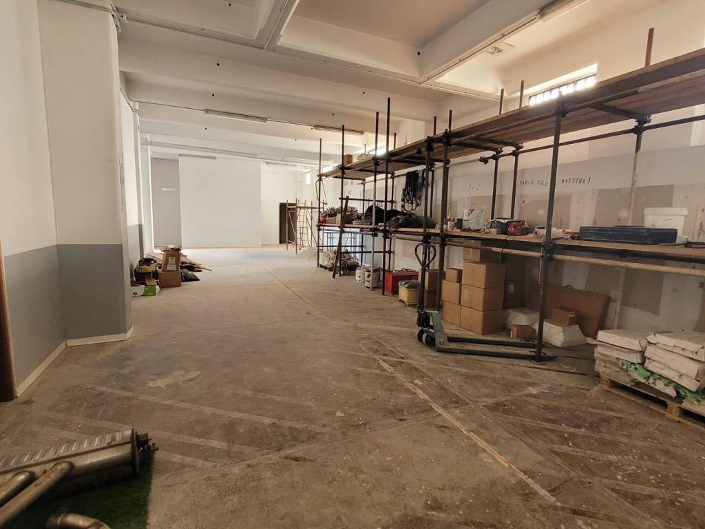 locale commerciale in vendita a Torino in zona Barriera di Milano