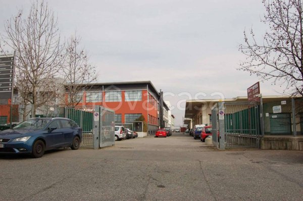 locale commerciale in vendita a Torino in zona Borgata Vittoria