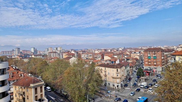 appartamento in vendita a Torino in zona Aurora
