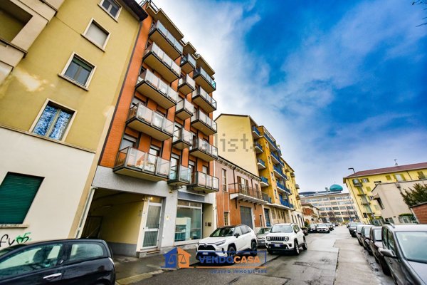 locale commerciale in vendita a Torino in zona Millefonti