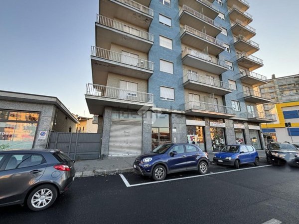 locale commerciale in vendita a Torino in zona Madonna di Campagna