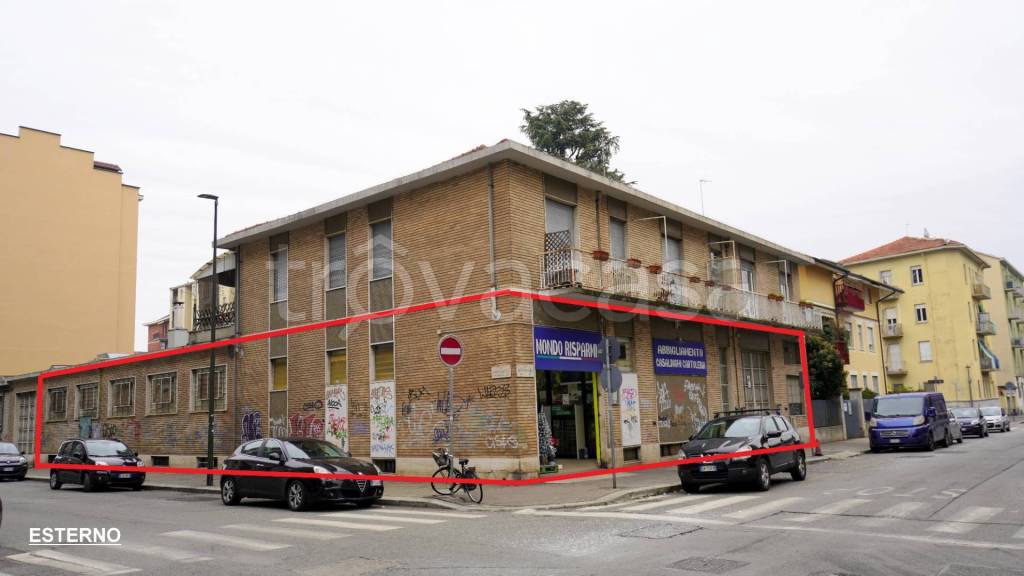 negozio in vendita a Torino in zona Parella