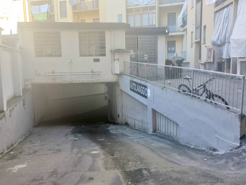 negozio in vendita a Torino in zona Mirafiori Nord