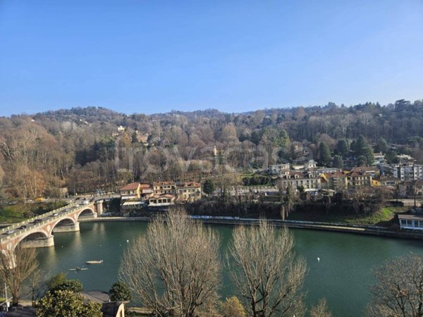 appartamento in vendita a Torino in zona San Salvario