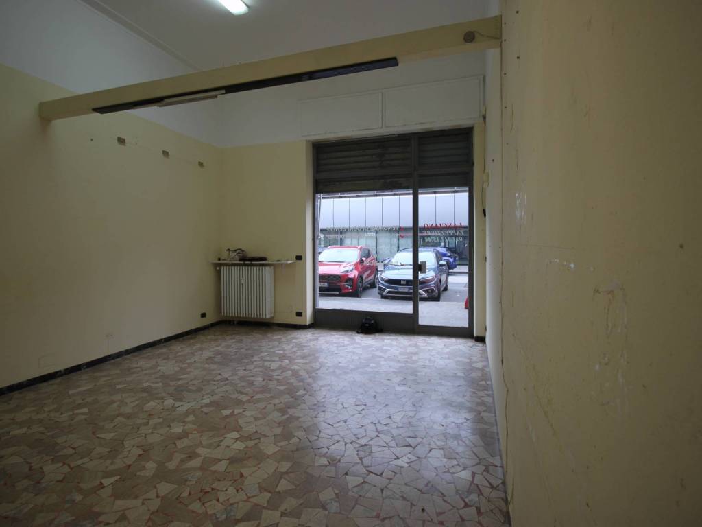 negozio in vendita a Torino in zona Lingotto