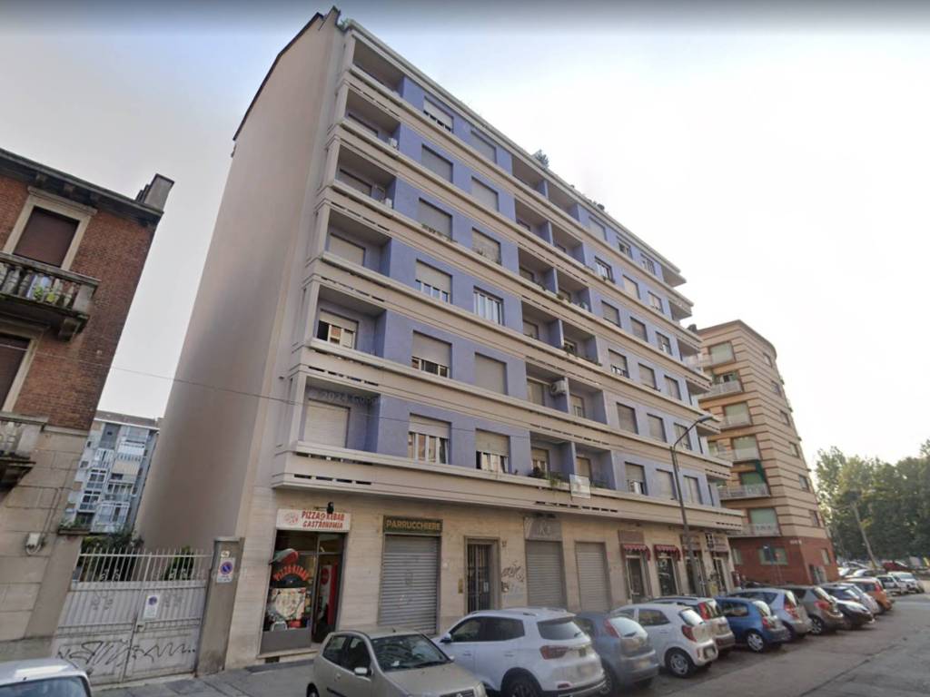 negozio in vendita a Torino in zona Lingotto