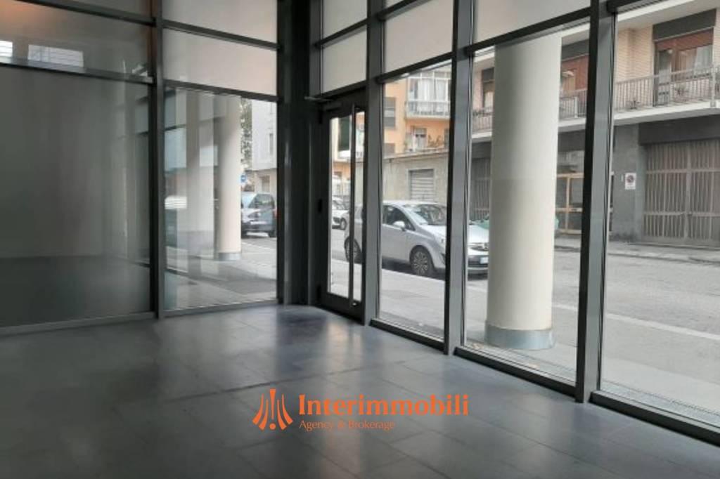 negozio in vendita a Torino in zona Cenisia