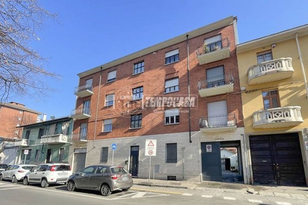 locale commerciale in vendita a Torino in zona Madonna di Campagna