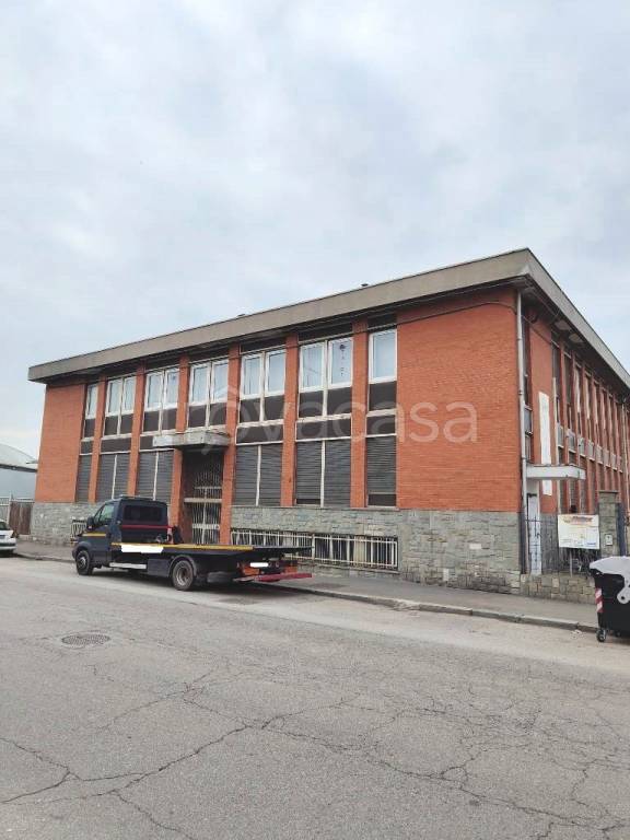 negozio in vendita a Torino in zona Madonna di Campagna