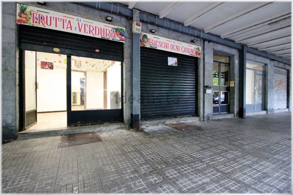 negozio in vendita a Torino in zona Lingotto