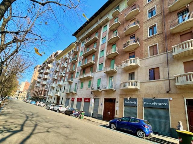 appartamento in vendita a Torino in zona Cit Turin