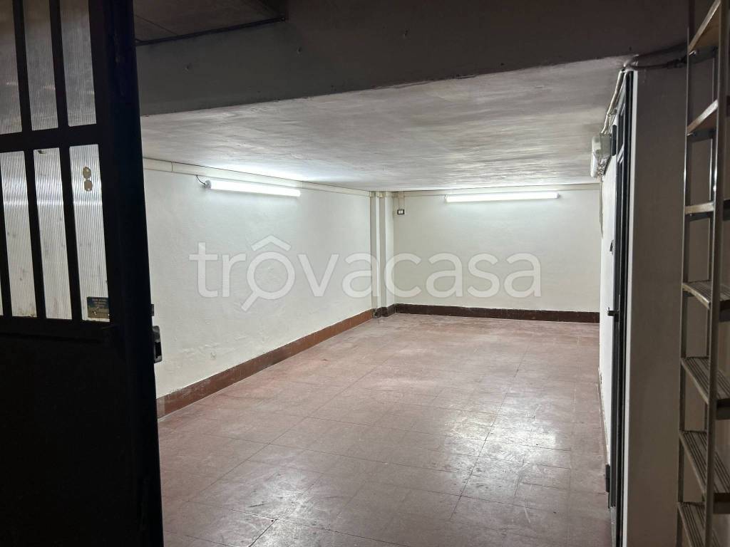 locale commerciale in vendita a Torino in zona Crocetta