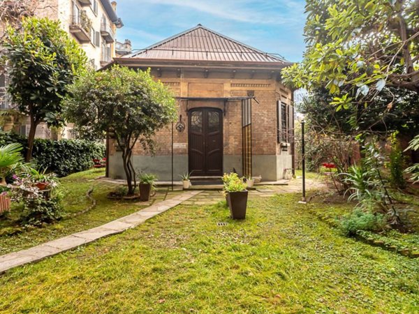 casa indipendente in vendita a Torino in zona Cit Turin
