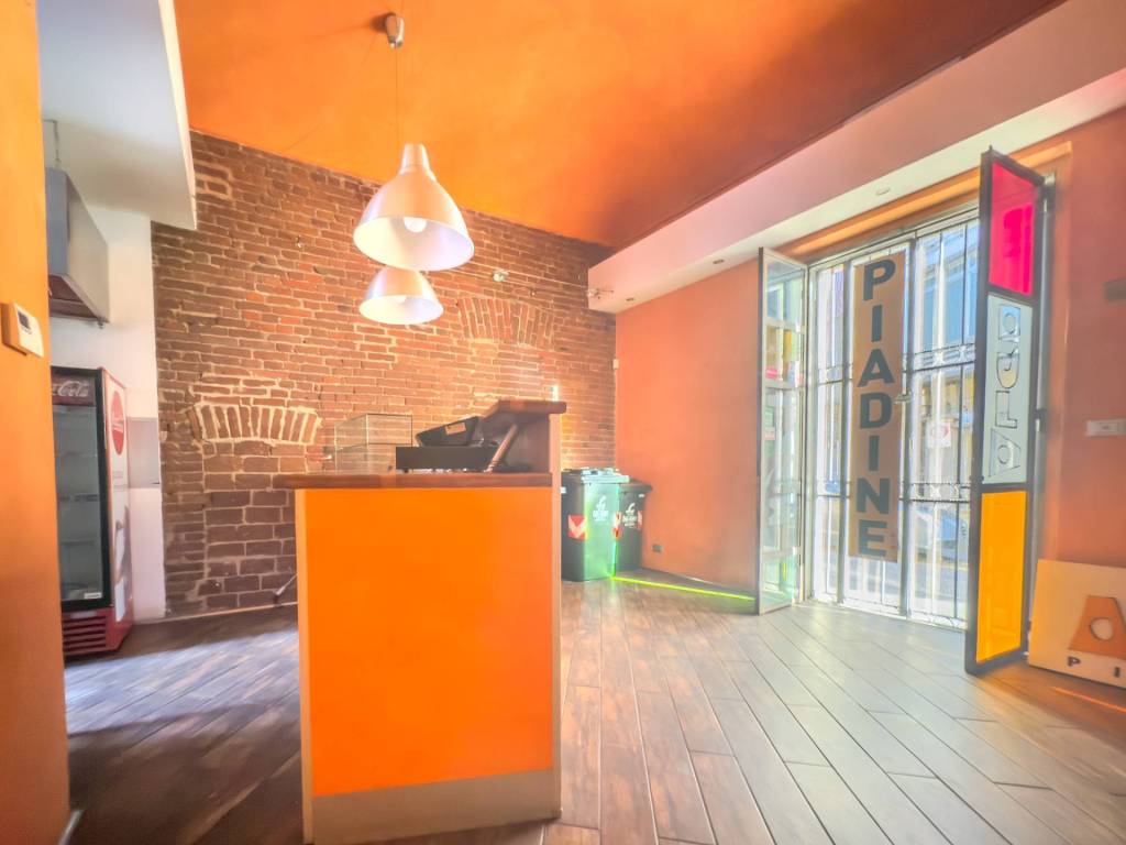 negozio in vendita a Torino in zona Borgo San Paolo