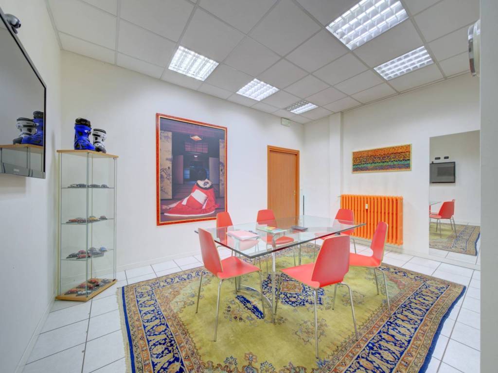 negozio in vendita a Torino in zona Parella