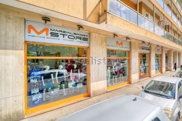negozio in vendita a Torino in zona Parella