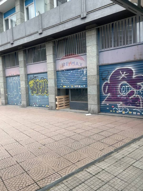 negozio in vendita a Torino in zona Lingotto