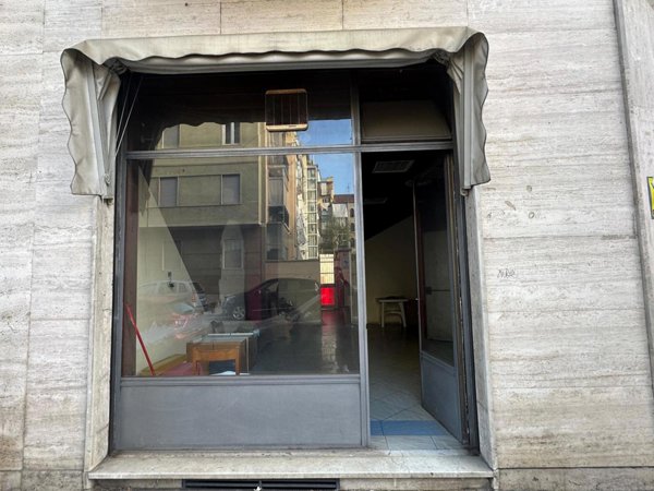 negozio in vendita a Torino in zona Parella
