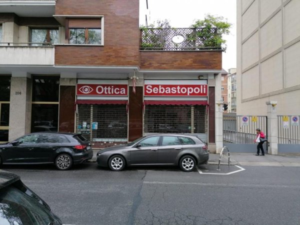negozio in vendita a Torino in zona Santa Rita
