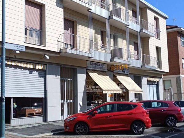 negozio in vendita a Torino in zona Mirafiori Nord
