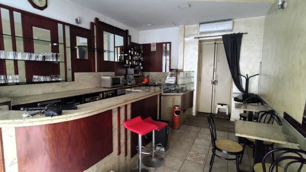 negozio in vendita a Torino in zona Cenisia