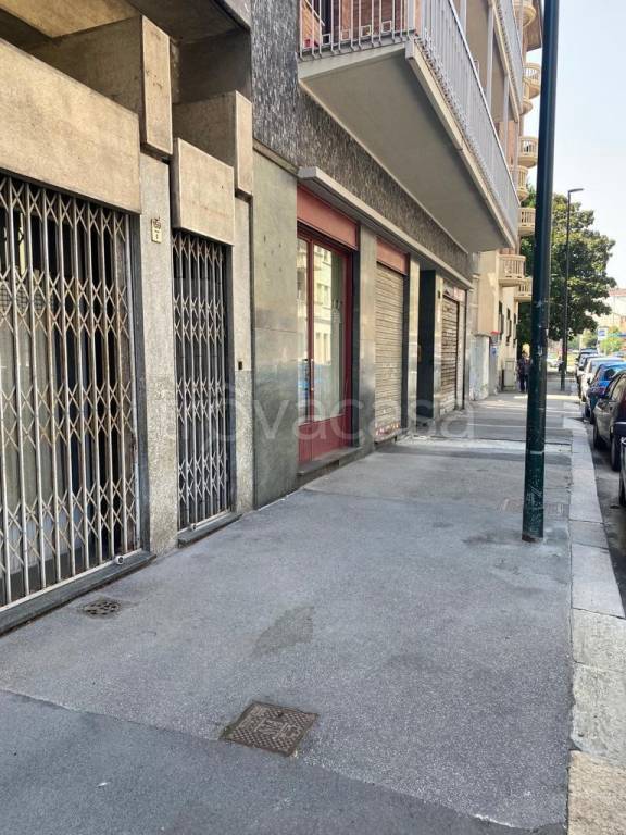 negozio in vendita a Torino in zona Lucento