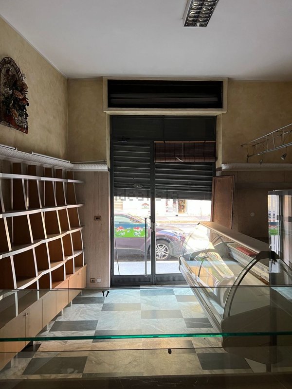 locale commerciale in vendita a Torino in zona Madonna di Campagna