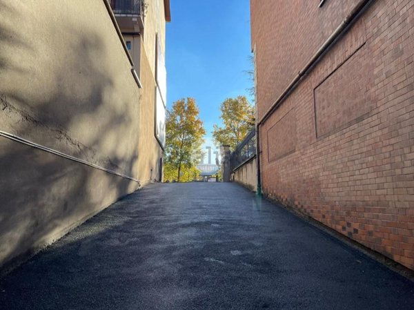 locale di sgombero in vendita a Torino in zona Mirafiori Nord