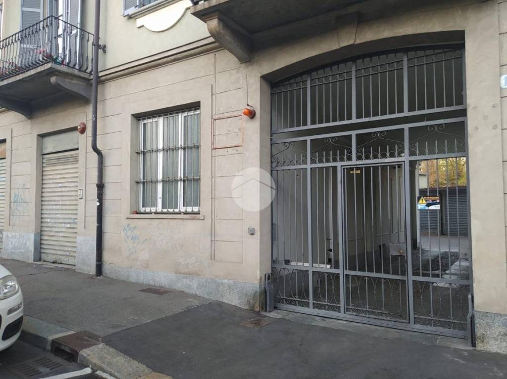 negozio in vendita a Torino in zona Borgata Vittoria