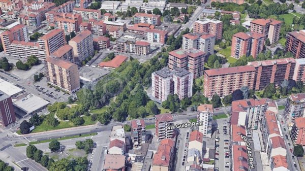 negozio in vendita a Torino in zona Mirafiori Nord