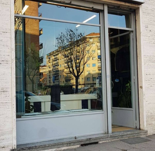 locale commerciale in vendita a Torino in zona Madonna di Campagna