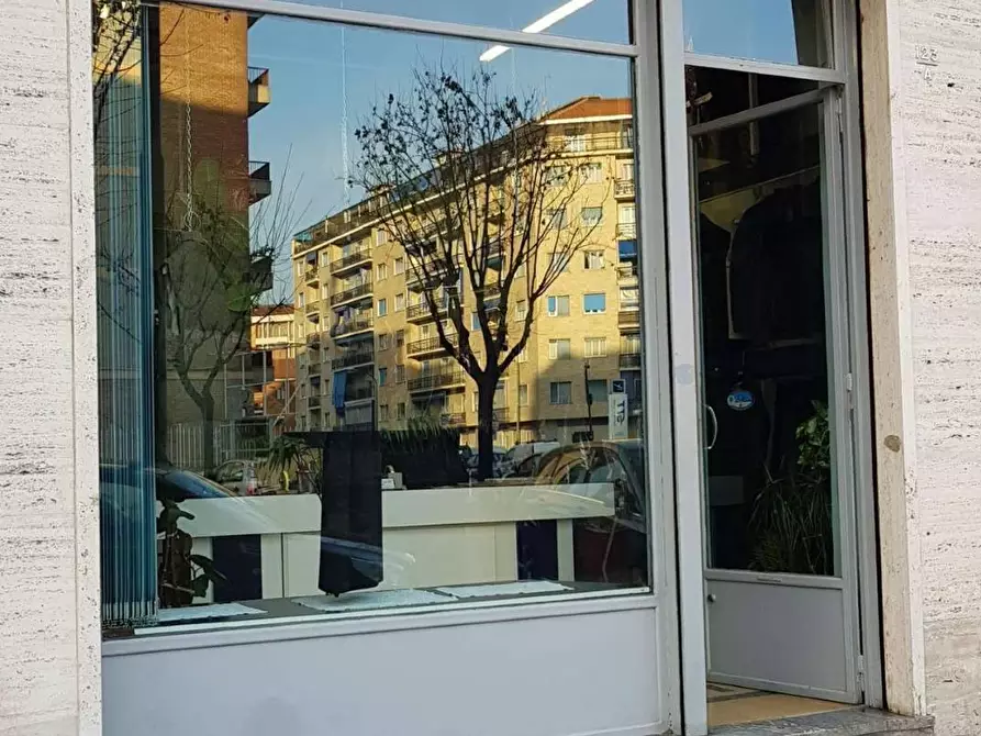 locale commerciale in vendita a Torino in zona Madonna di Campagna