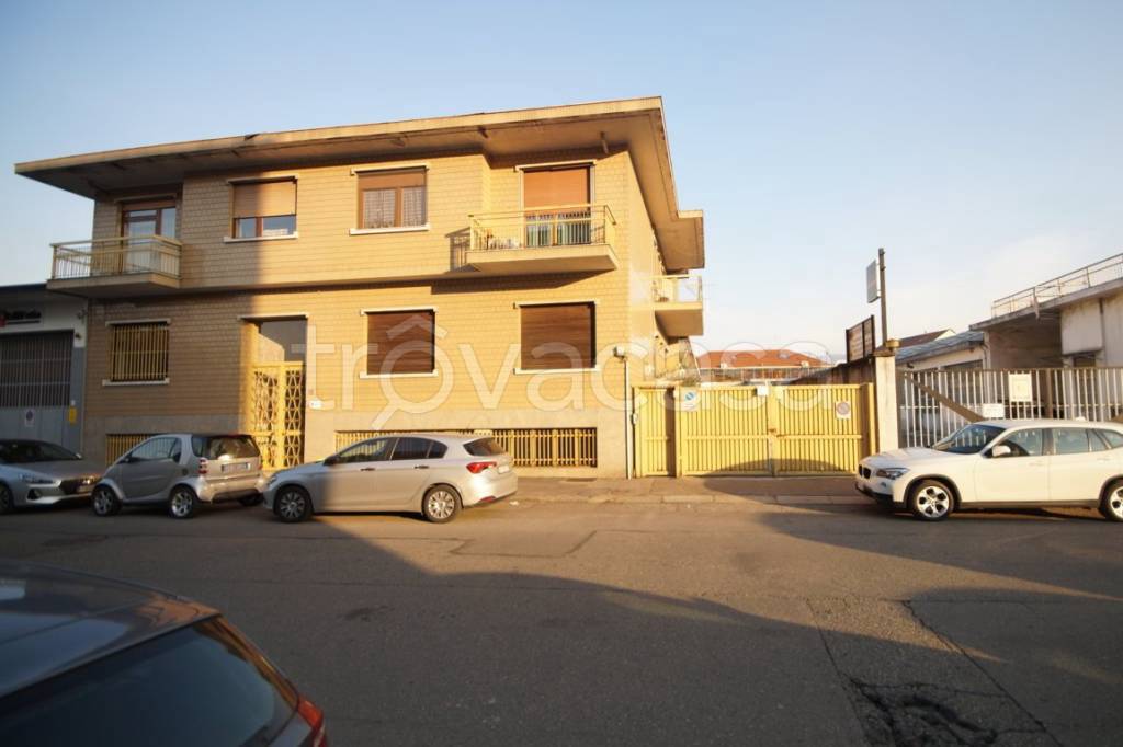 appartamento in vendita a Torino in zona Barca
